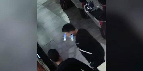 吃瓜群众被拘留视频真实,吃瓜群众遭遇不测，视频揭露惊人一幕