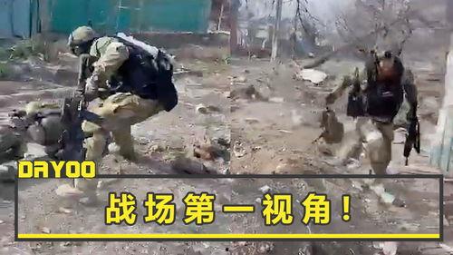 两个蛙人吃瓜的故事视频,水下趣味瞬间