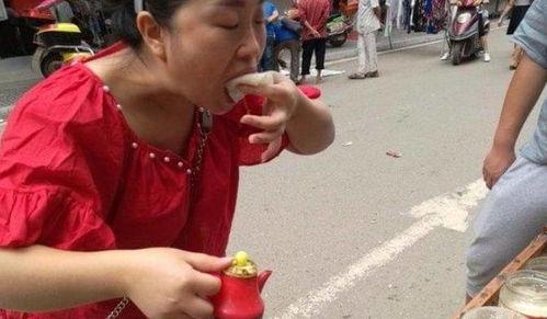 吃瓜小熊摆摊视频,趣味市集里的甜蜜瓜果时光