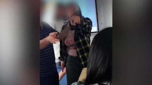 女生霸凌事件最新吃瓜视频,女生霸凌事件最新视频曝光，真相令人震惊