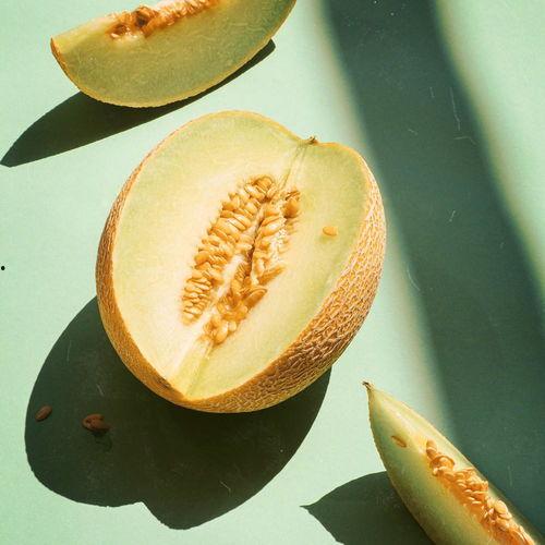 动物们吃哈密瓜的视频,动物们的哈密瓜美食之旅