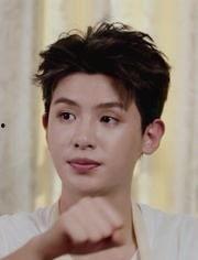 黄明昊起哄吃瓜视频大全,笑料百出，欢乐无限