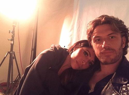 男主演戏女主吃瓜视频,女主边吃瓜边入戏