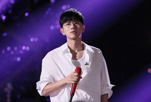 张杰内场吃瓜视频是真的吗,真相揭秘还是网络炒作？