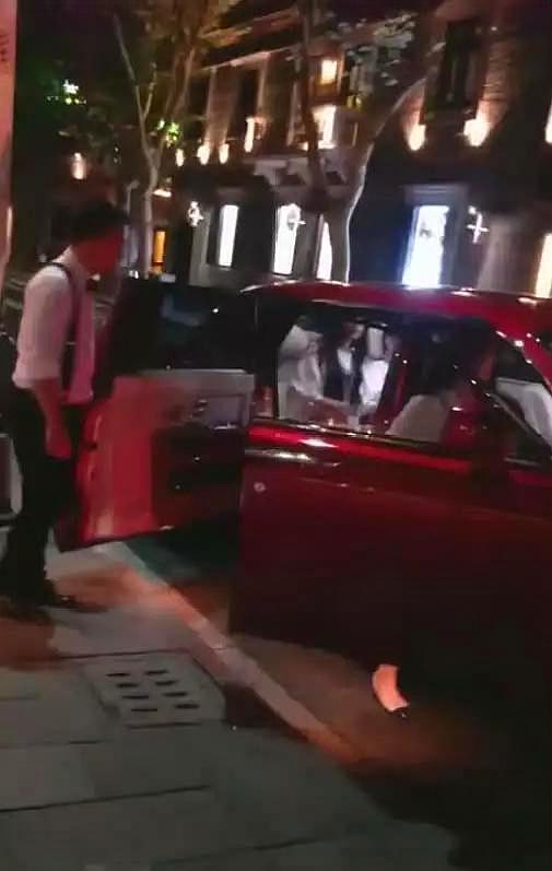 吃瓜看美女被撞车视频,视频曝光引网友热议