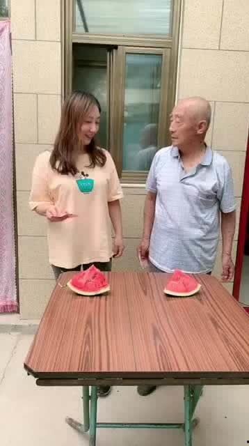 爷爷和孙女吃瓜视频