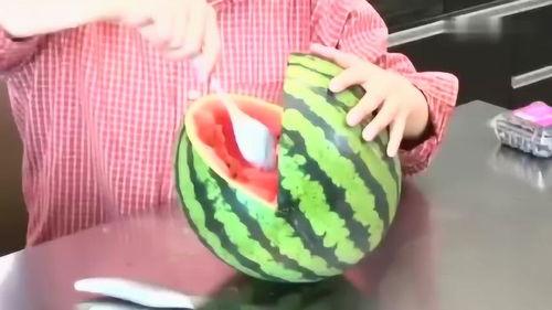 怎样看吃瓜视频,揭秘吃瓜视频背后的娱乐现象与心理效应