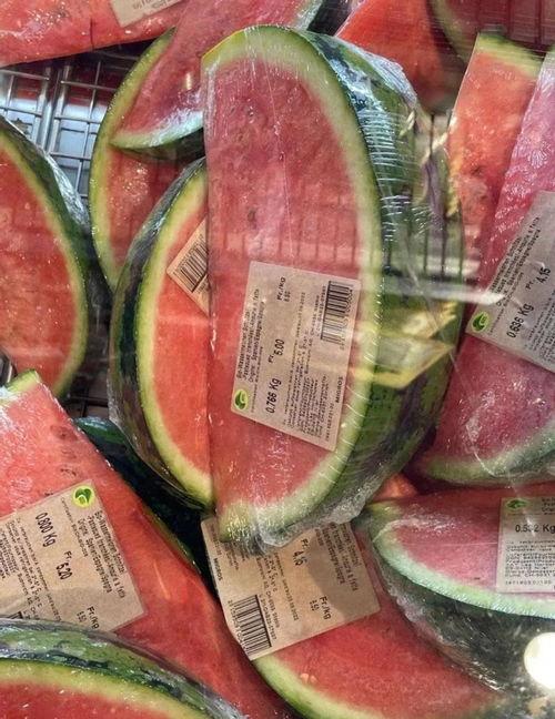 外国评论中国人吃瓜视频,揭秘网络围观背后的文化现象