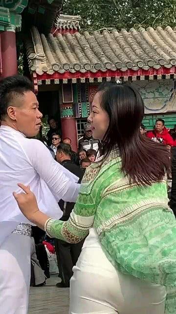 闽南吃瓜夫妇视频,甜蜜日常，趣味横生